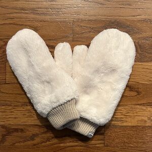 Abercrombie & Fitch Cream faux fur Mittens